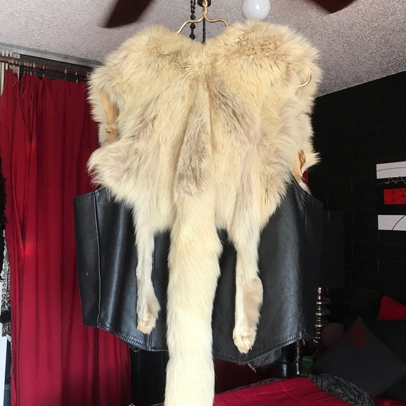 🖤GENTLY USED LG LEATHER VEST W/COMPLETE FOX PELT - Picture 2 of 6